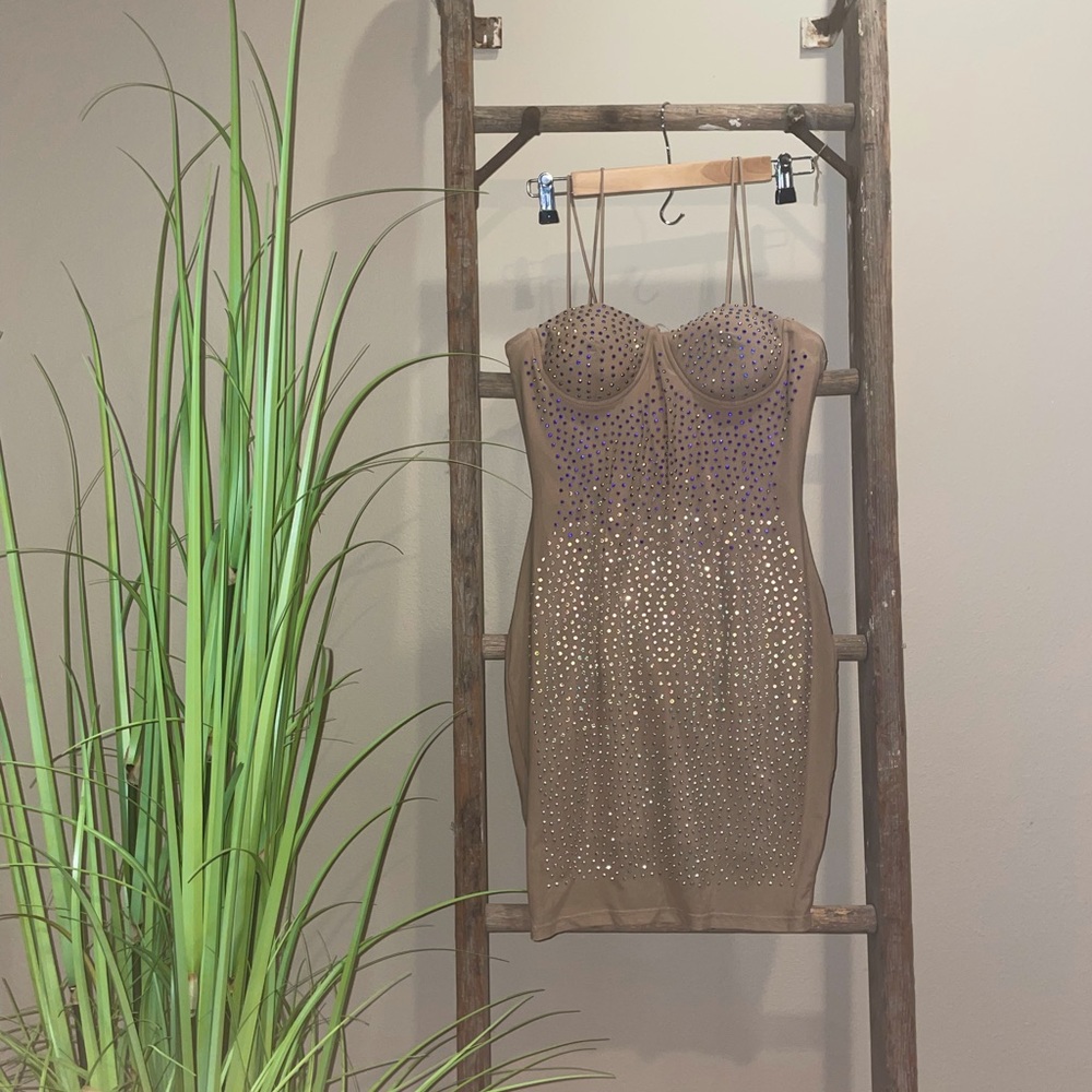 Sequins body con nude colored dress 🪩